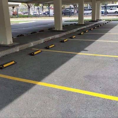 專業(yè)團隊服務 露天地下停車場停車位畫線與馬路通道標線工程一站式解決方案